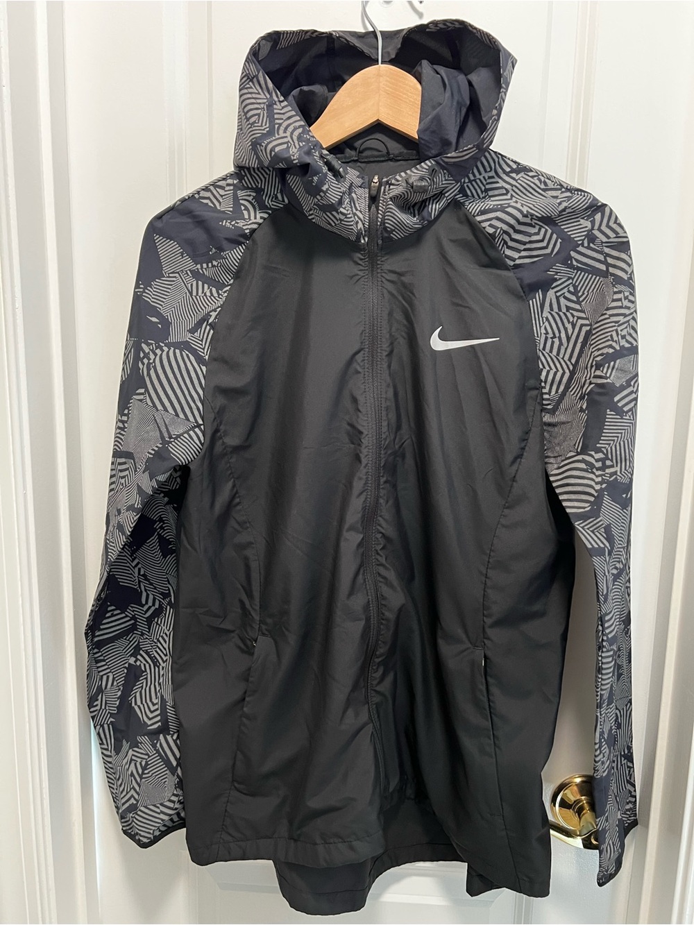 Nike Black Essential Flash Hooded Performance Jacket Women’s M